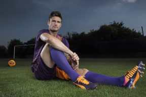 英国球迷赴现场观赛热情高涨 创历史新高，英国看球赛