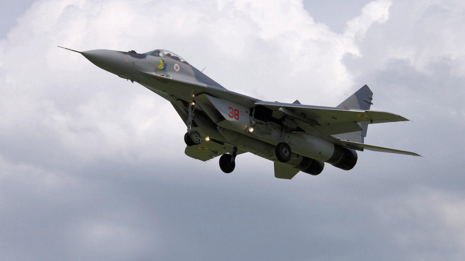 皇家贝蒂斯通过短传推进缓解防守压力,皇家贝蒂斯b队