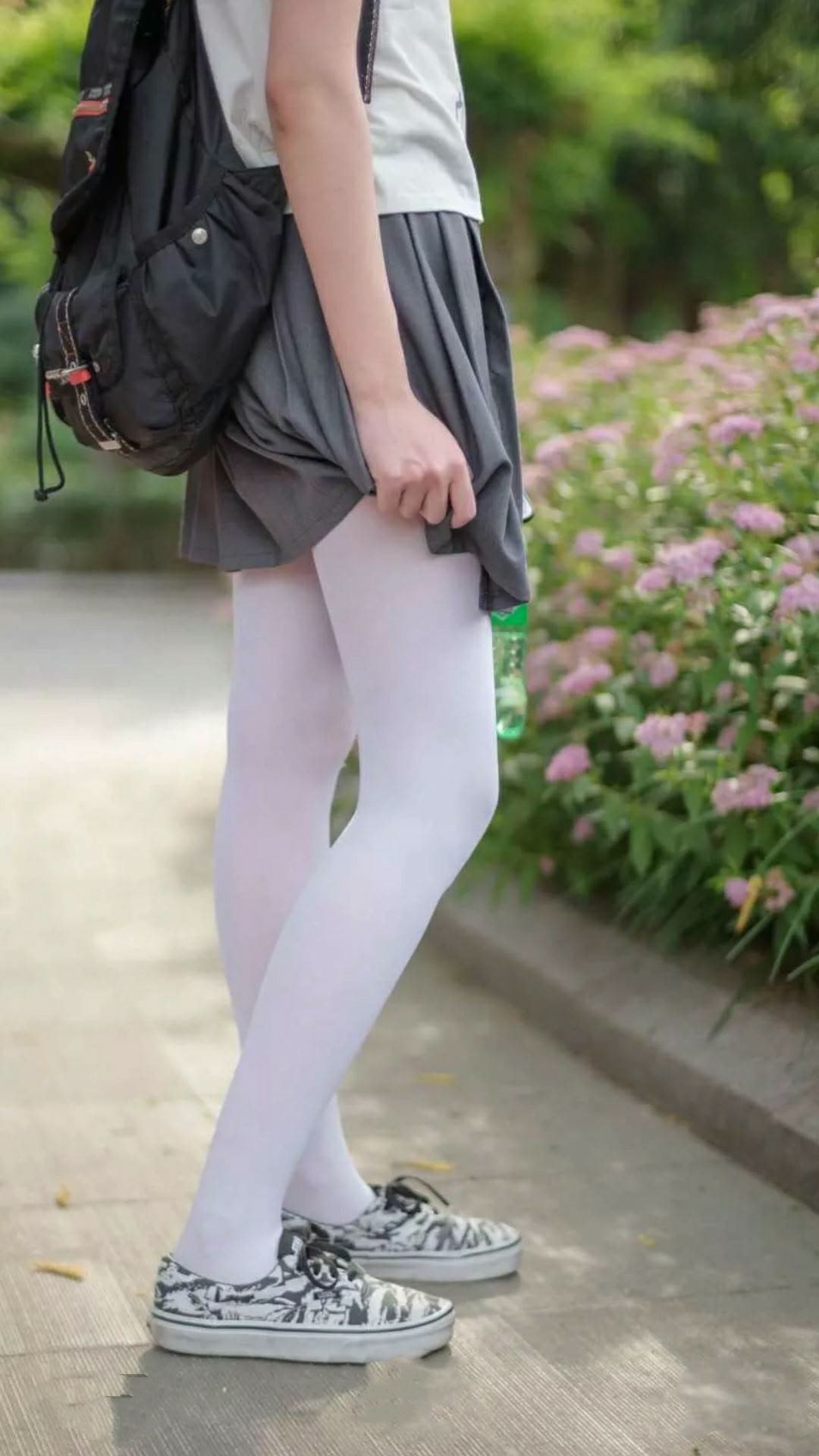 特色足球街区夜景设计融合灯光与科技,成为新晋城市名片,足球场夜间照明灯