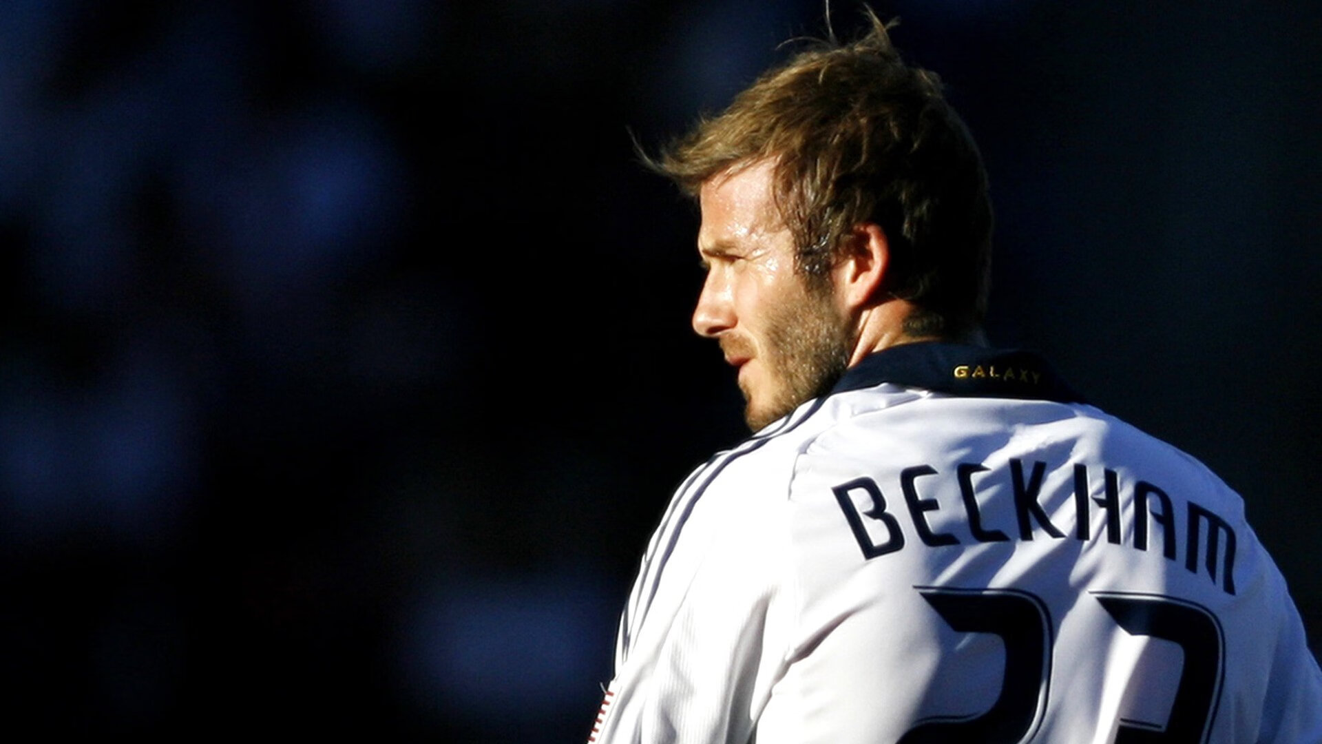 英国球迷赴现场观赛热情高涨 创历史新高，英国看球赛